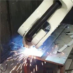 RJH605 robotu metināšanas šūna